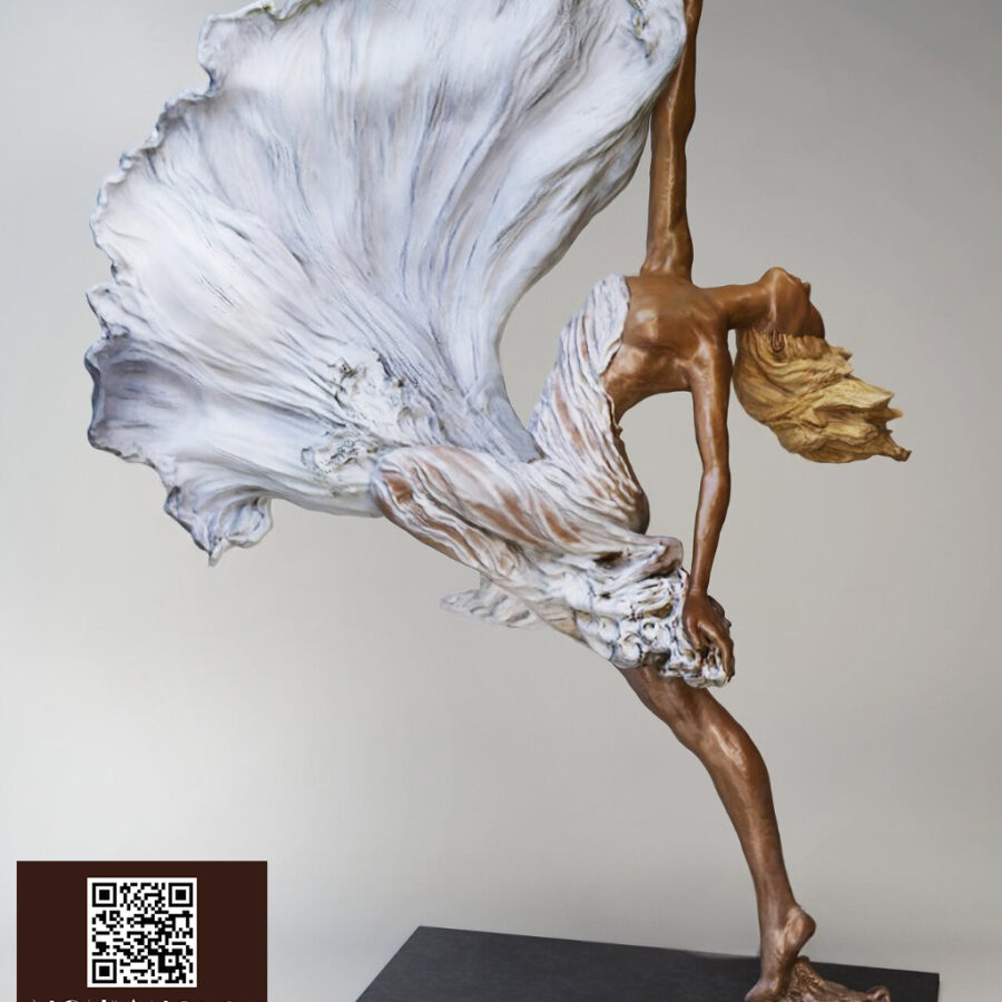 3D Model Dancing Woman Sculpture_114511513 VR